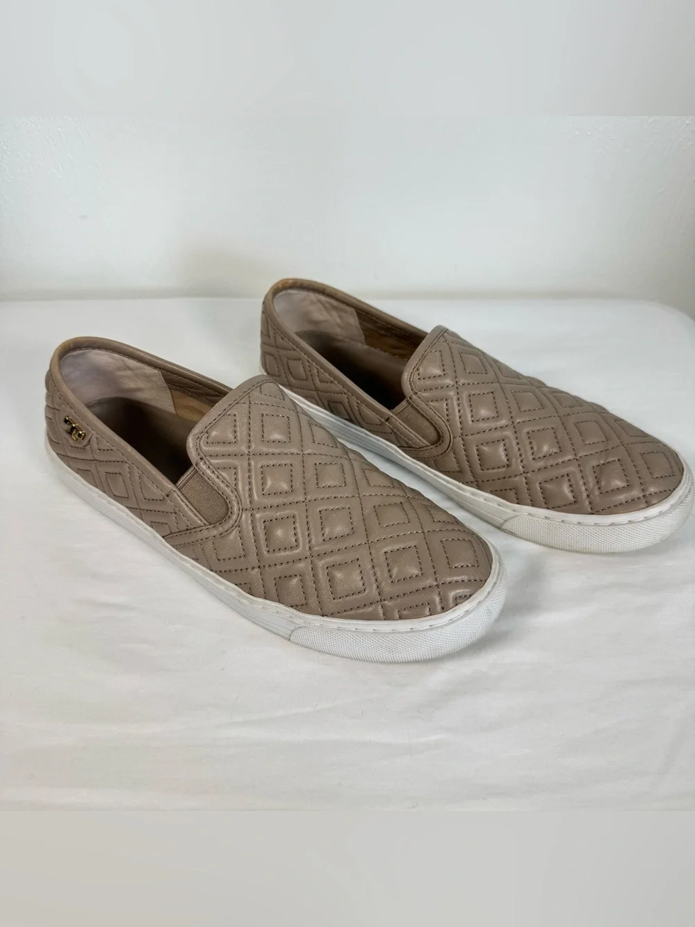 Tory Burch Jesse Quilted Leather Slip On Loafer Shoes Women’s 7.5 M Beige Preppy